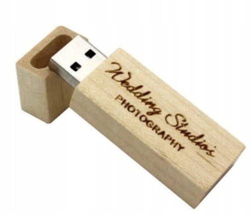 PENDRIVE-Drewniany-maly-jasny-8GB-2-0-z-grawerem-Marka-inna.jpg