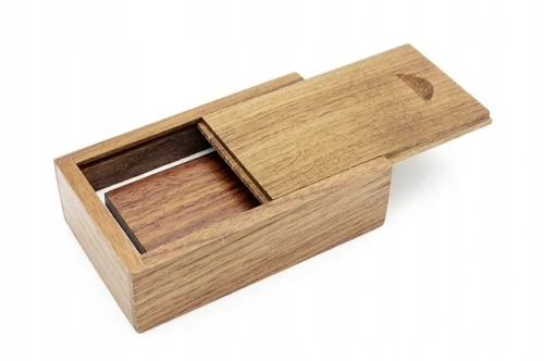 PENDRIVE-Drewniany-pudelko-32Gb-3-0-grawer-Pojemnosc-32-GB.webp